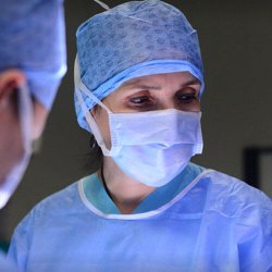 Kadın Doğum Doktoru Ankara 1 Jinekolog Op. Dr. Güzin Başcı, operasyon sırasında